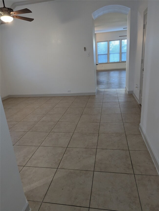 Building Photo - 3651 Raintree Village Dr