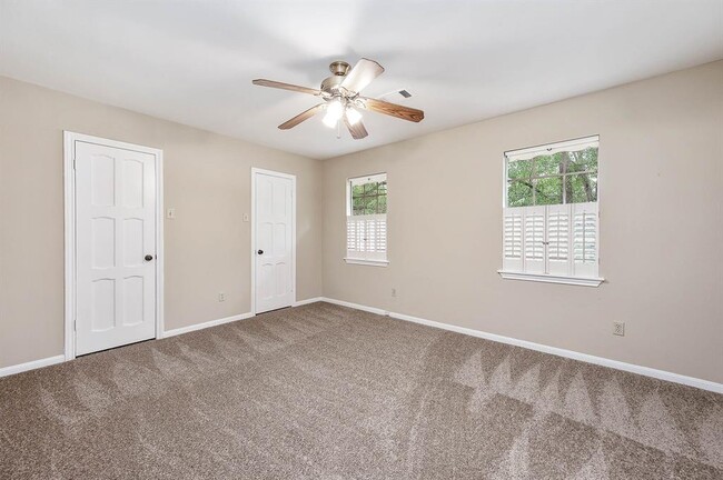 Building Photo - 10715 Elmdale Dr