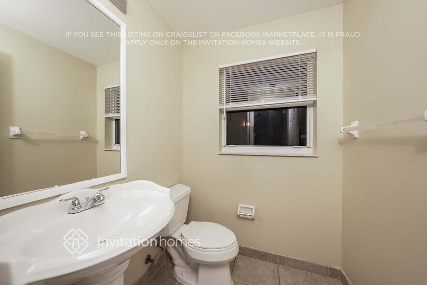 Building Photo - 7640 Colony Palm Dr