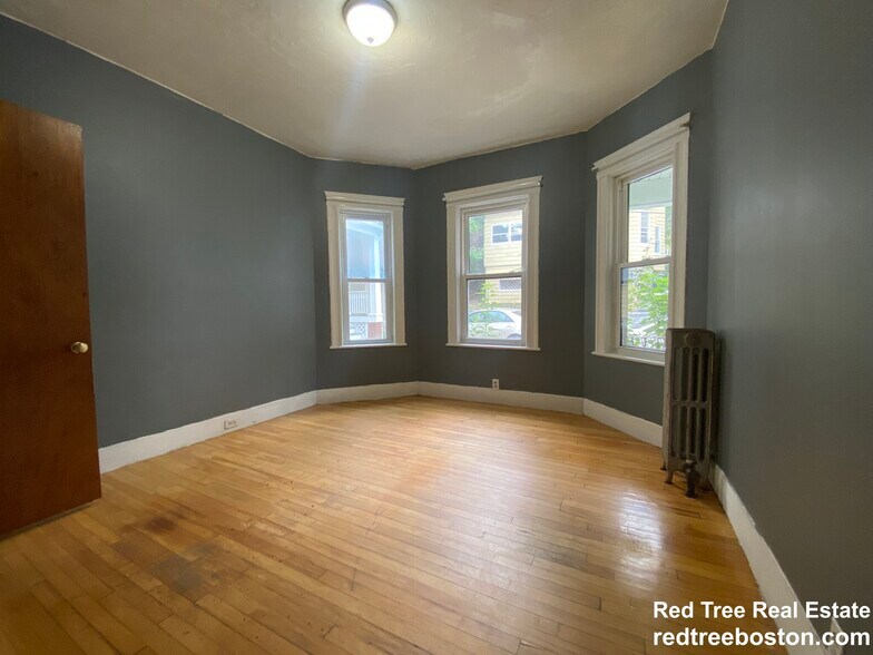 Building Photo - 12 Douglas Ave