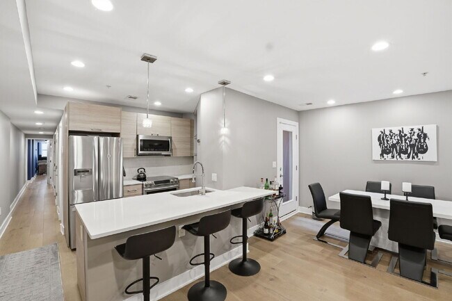 Building Photo - Boutique Condo Near Shaw Metro & Bloomingdale