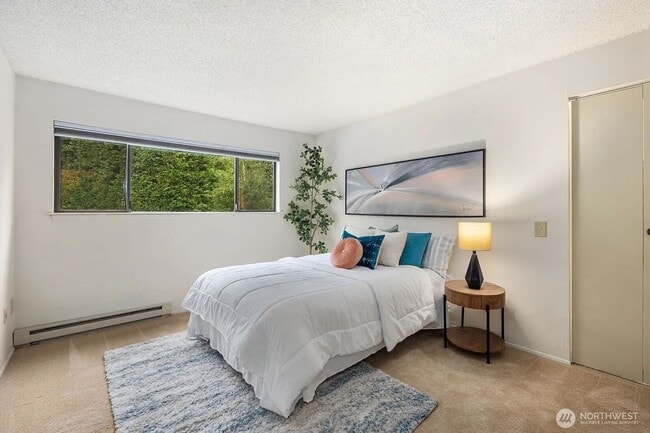 Building Photo - 3 Bedroom 2 Bathroom Plus Parking