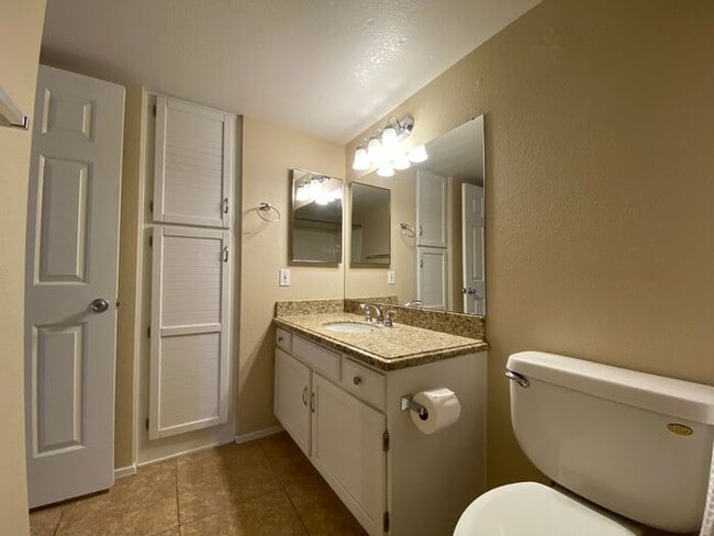 Building Photo - Scottsdale 3 bedroom 2 bath single level home