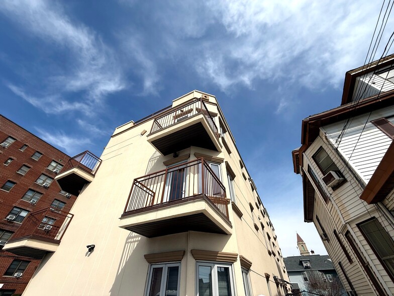 Building Photo - 1901 Voorhies Ave