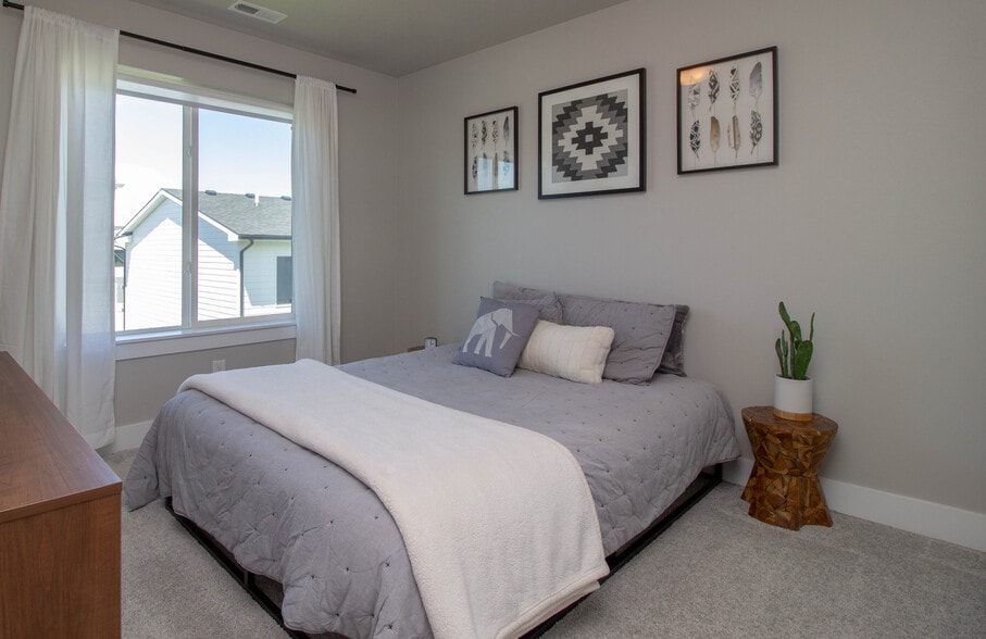 bedroom 2 - 17119 Mistflower Ln