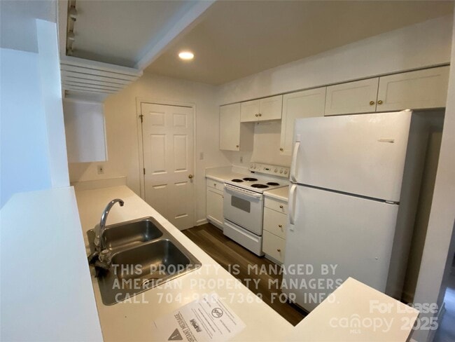 Building Photo - 148 Purple Finch Ln