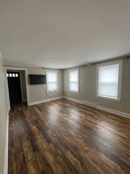 Building Photo - 311 Raphael Ave