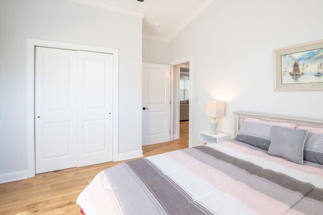 Building Photo - PREMIERE FURNISHED OFF-SEASON SHORT TERM RENTAL!