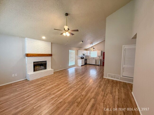 Building Photo - 6107 8th Dr