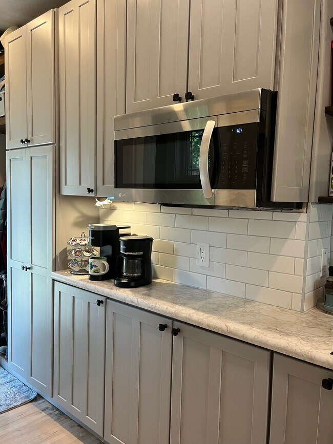 Building Photo - 4732 Harriet Ave