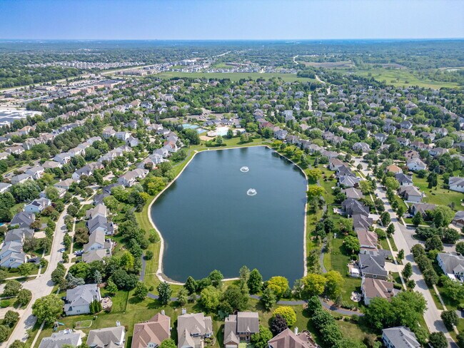 Building Photo - 552 Waters Edge Dr