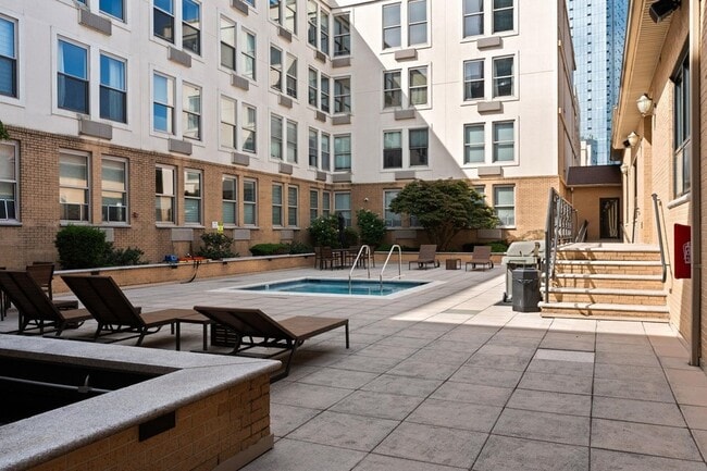 Building Photo - 10 Regent St