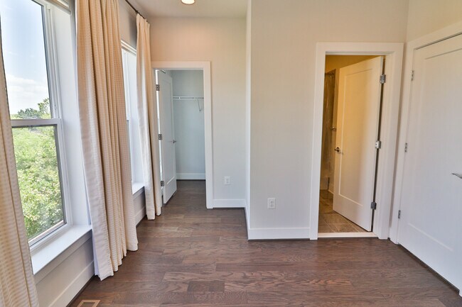 Building Photo - 1424 Piccard Dr