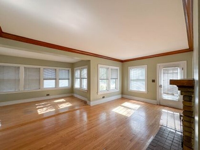 Building Photo - A beautiful and spacious rental home perfe...