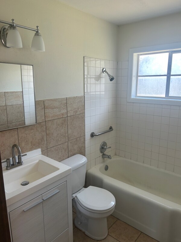 Building Photo - 3007 Curtis Dr