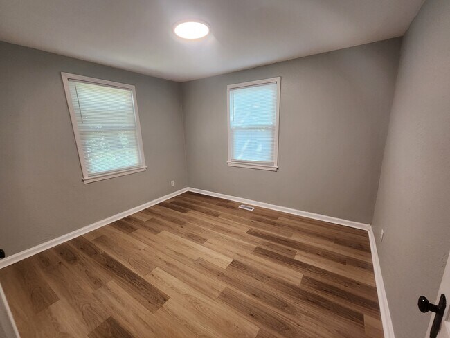 Building Photo - 2923 Denson Ave