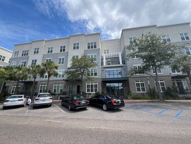 Building Photo - 1 Bedroom 1.5 Bath Condo on Daniel Island ...