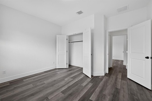 Building Photo - 104 Joseph Hawkins Ln