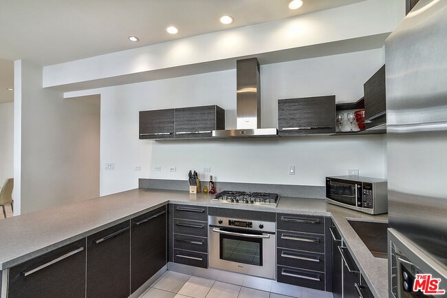 Building Photo - 711 Westbourne Dr