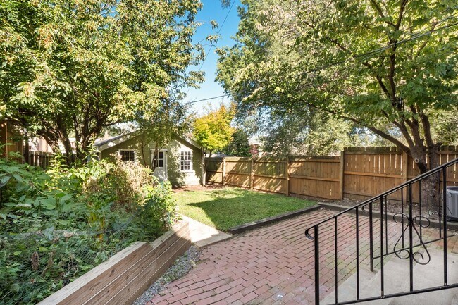 Building Photo - Home on the Range