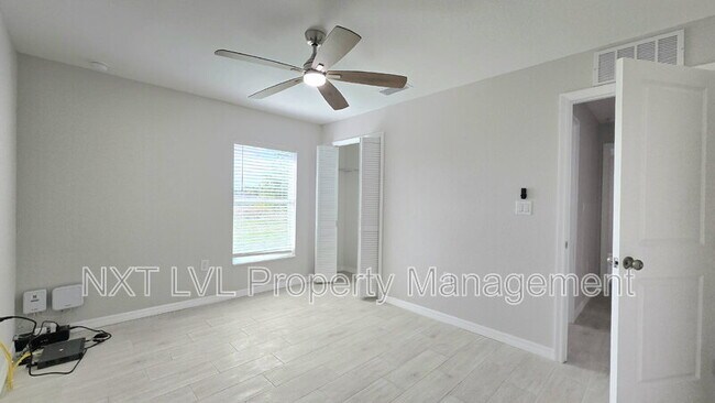 Building Photo - 423 NE 31st St