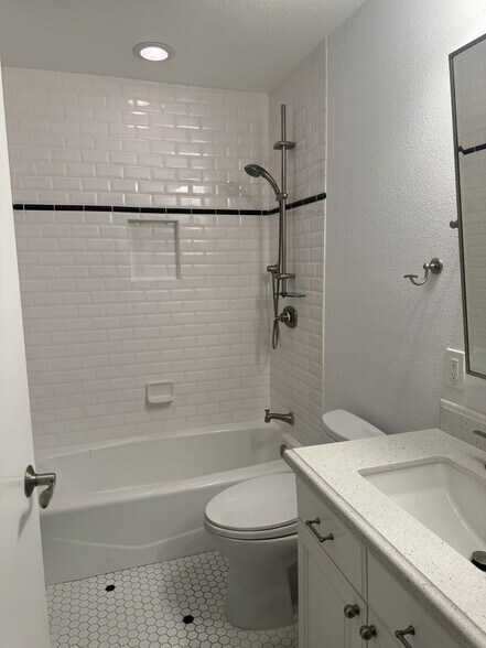 Building Photo - 4641 Fulton Ave