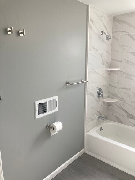 Building Photo - 8 N Indiana Ave