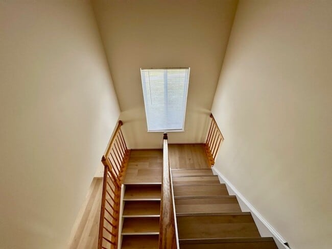 Building Photo - Newly Updated 3 Bedroom 2.5 Baths. One Car...