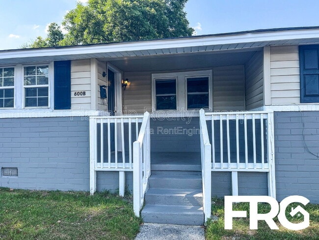 Building Photo - 600 Howell St