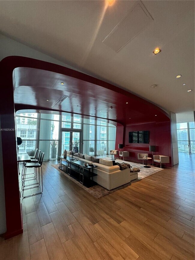Building Photo - 1100S S Miami Ave