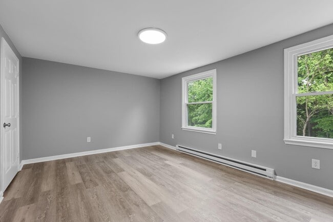 Building Photo - 500 NY-299