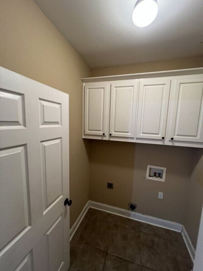 Building Photo - Charming 3-bedroom 2-bathroom in South Burbank Neighborhood!