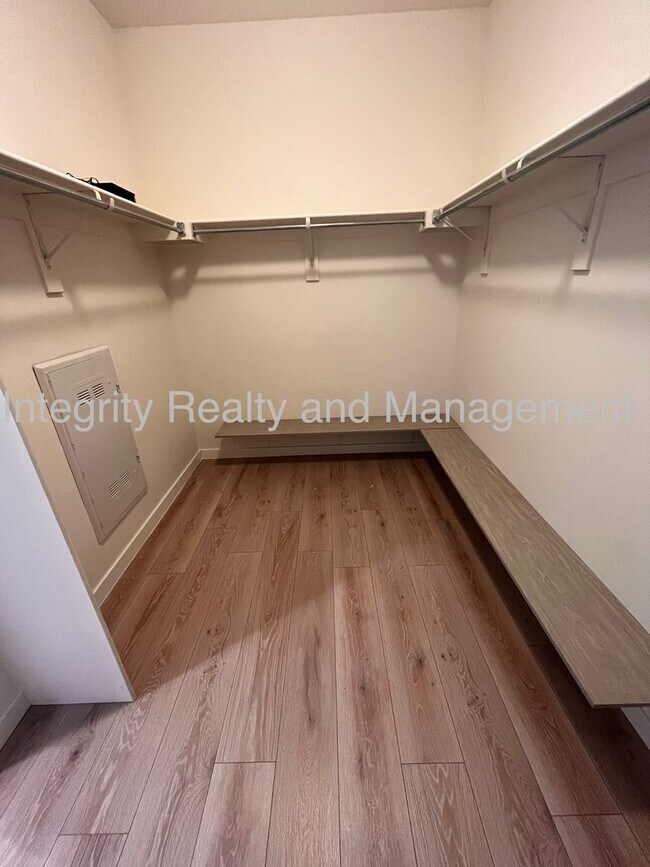 Building Photo - 2 Bed/2 Bath Condo, 17353 Wilde Avenue Uni...