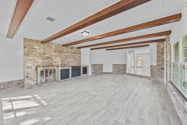 Building Photo - 22 13th Ave N