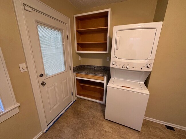 Building Photo - Stand Alone Cottage