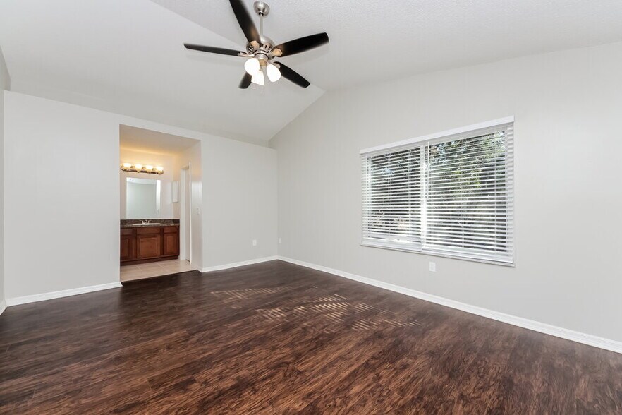 Building Photo - 9522 Chandon Dr