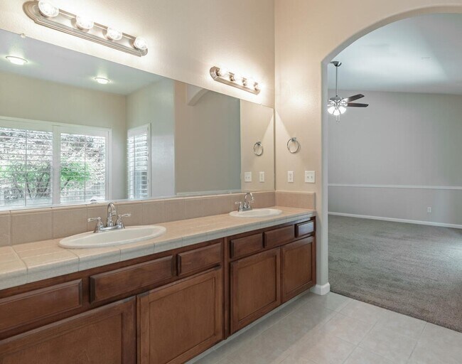 Building Photo - 4 Bedroom in Buchanan School District