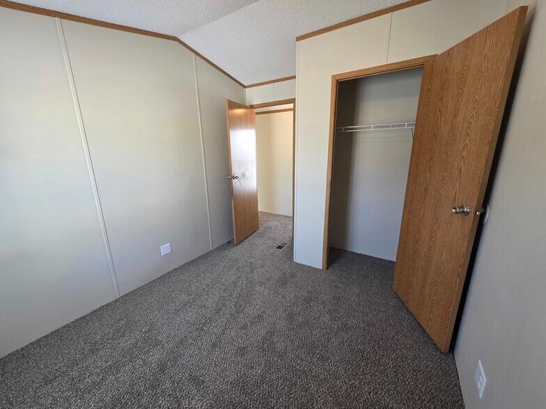 Building Photo - 4461 Beechwood St