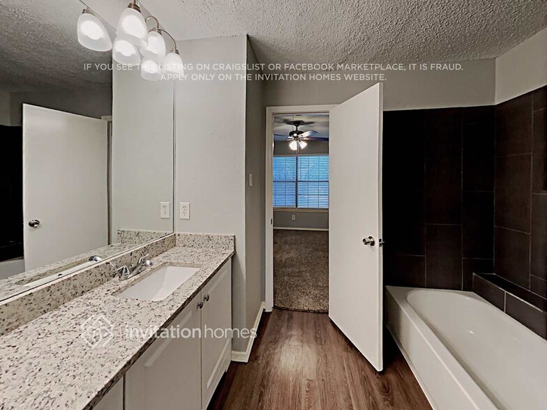 Building Photo - 2036 Pheasant Dr