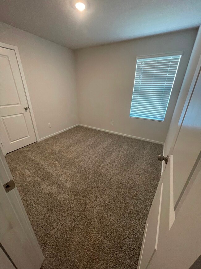 Building Photo - 12164 Lexington Heights Dr