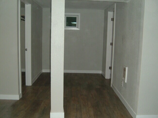 Building Photo - 403 Neyman St