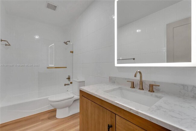 Building Photo - 443 SW 21st Rd