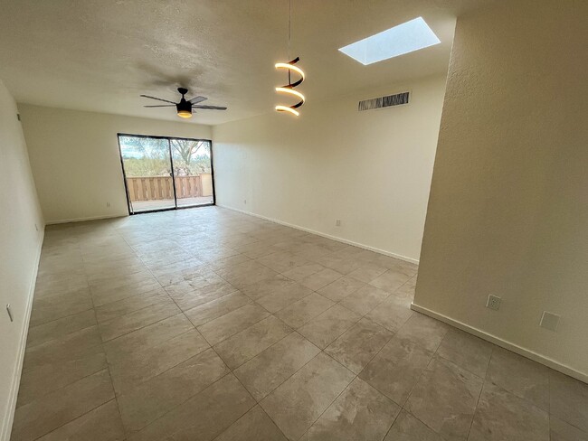 Building Photo - "Charming 2-Bed, 2-Bath Townhouse Retreat ...