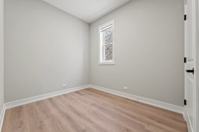 Building Photo - 2540 W Cortez St