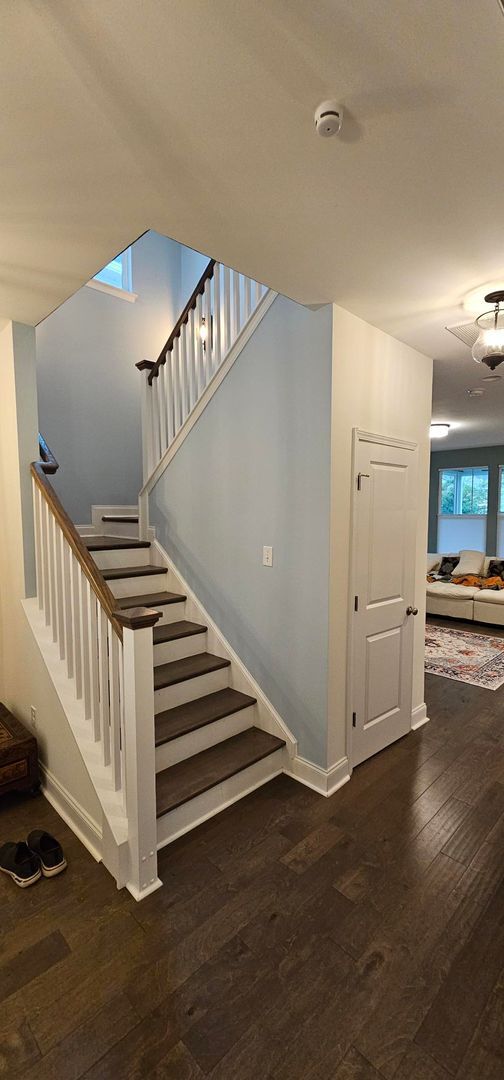 Building Photo - Bright & Beautiful Rental in Whitney Lake ...