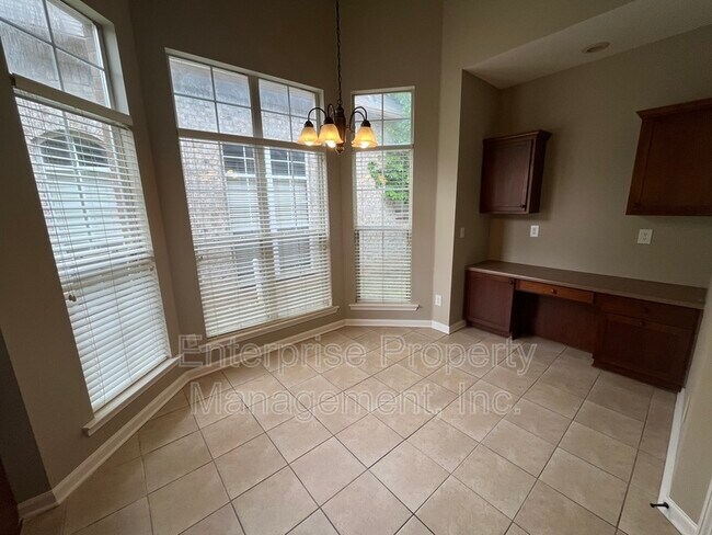 Building Photo - 5236 Laurel Home Cove