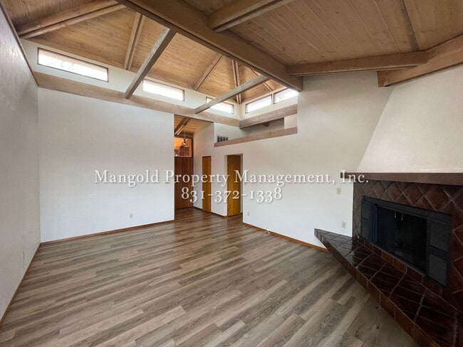 Building Photo - Spacious 3 Bed 2 Bath With Panoramic Ocean...