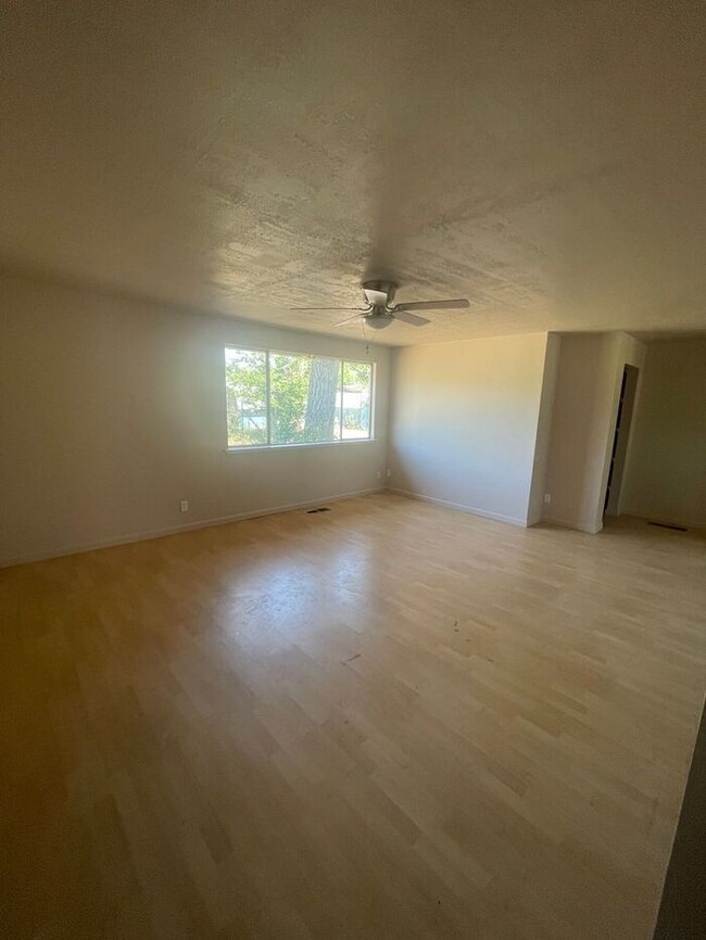 Building Photo - Available NOW!....Washoe Valley Family Hom...