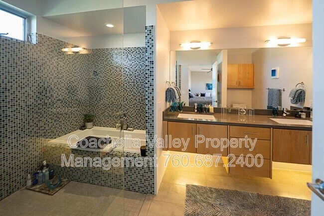 Building Photo - 2722 Alexander Club Dr