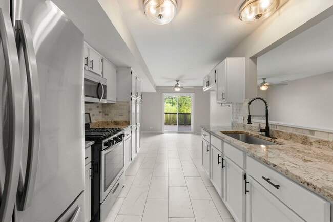 Building Photo - 2661 Prairieview Ln S